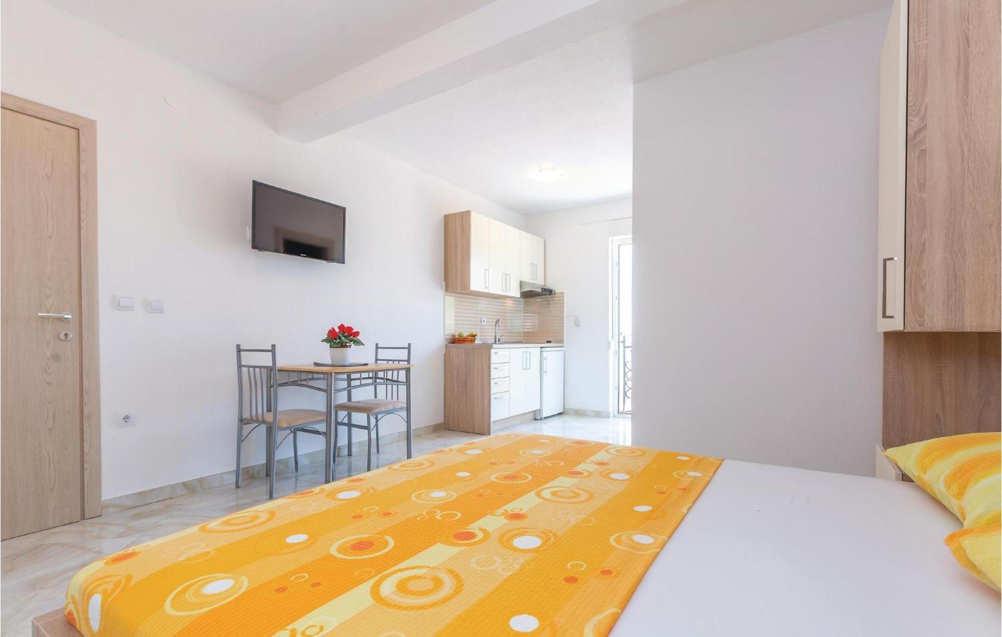 Nice Studio In Krvavica With Kitchen Buitenkant foto
